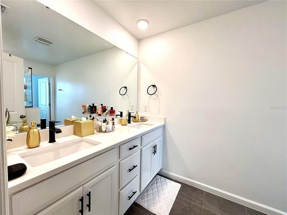 For Sale: $439,000 (3 beds, 2 baths, 1633 Square Feet)