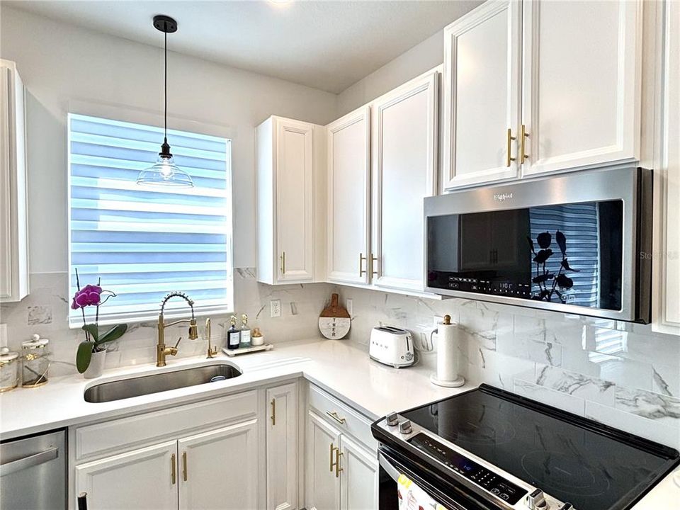 For Sale: $439,000 (3 beds, 2 baths, 1633 Square Feet)