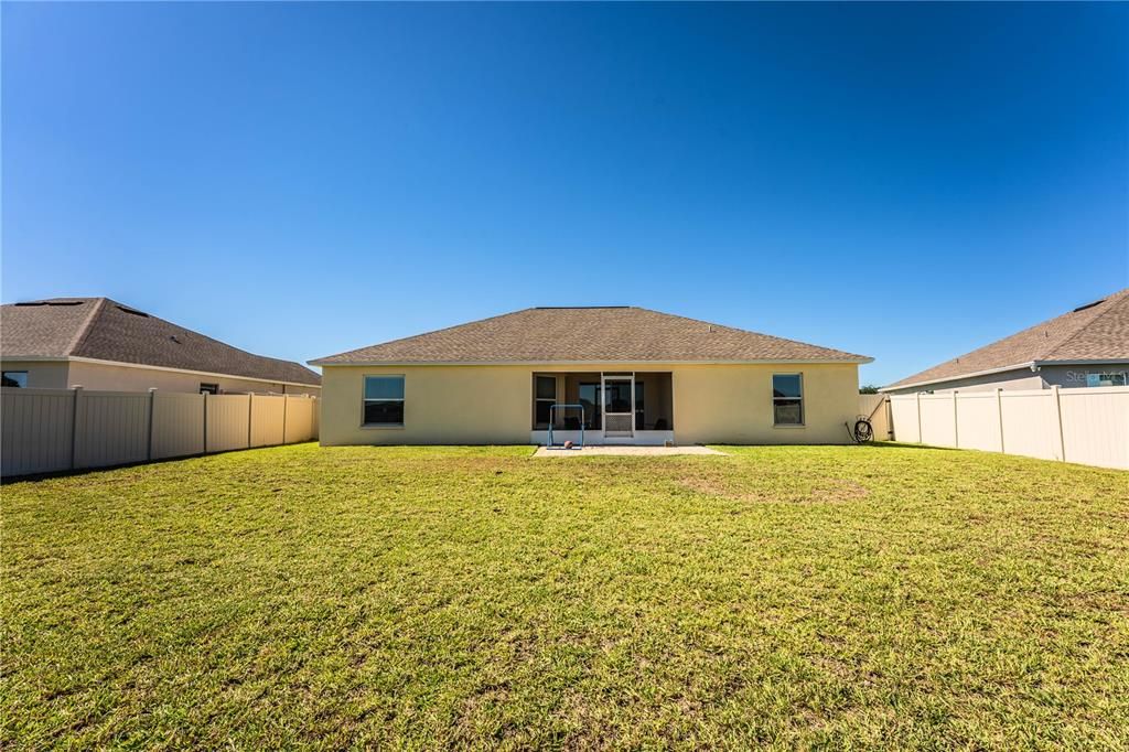 合同活跃: $314,500 (4 贝兹, 2 浴室, 1847 平方英尺)