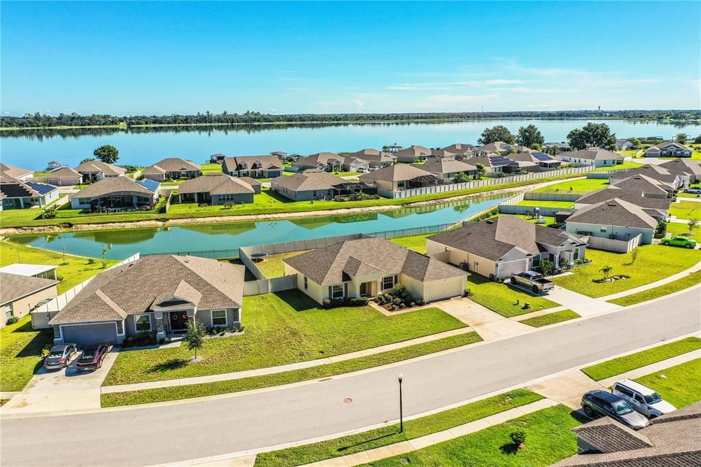 合同活跃: $314,500 (4 贝兹, 2 浴室, 1847 平方英尺)