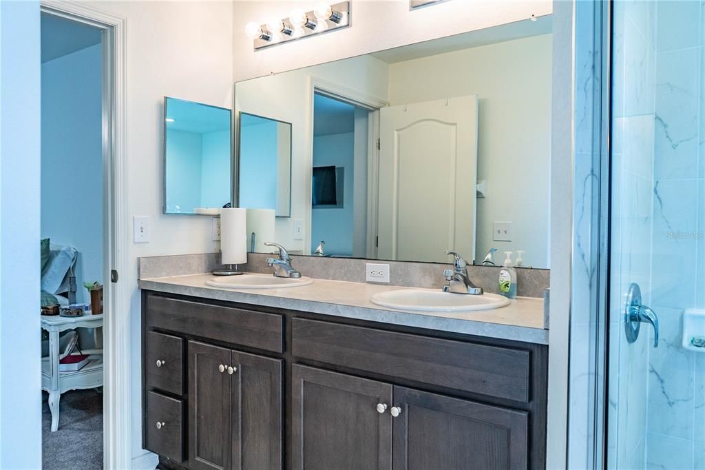 合同活跃: $314,500 (4 贝兹, 2 浴室, 1847 平方英尺)