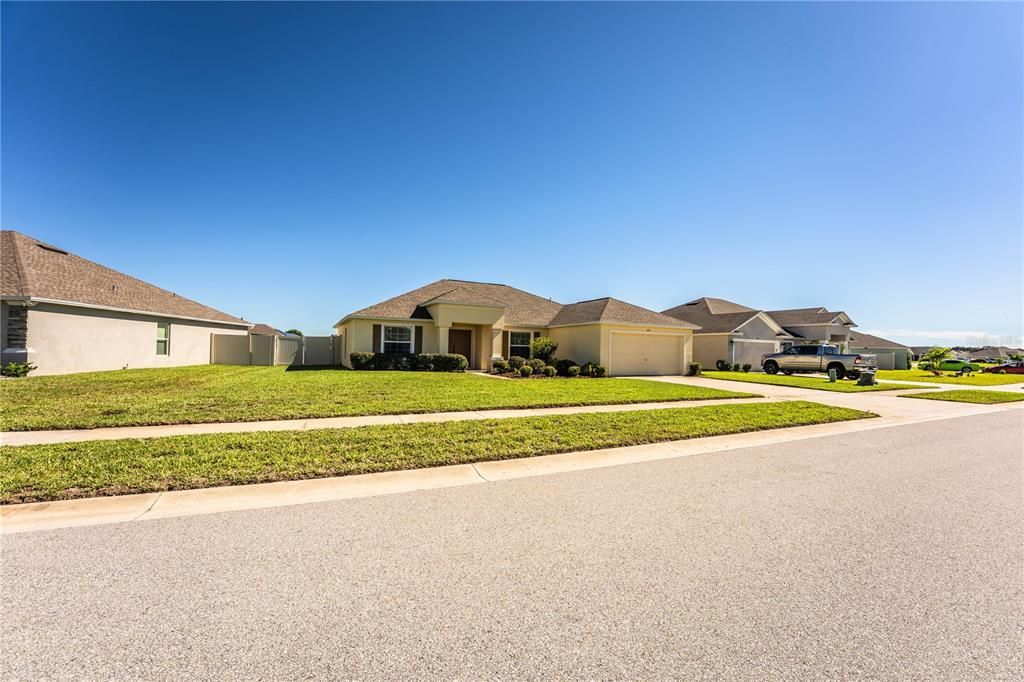 合同活跃: $314,500 (4 贝兹, 2 浴室, 1847 平方英尺)