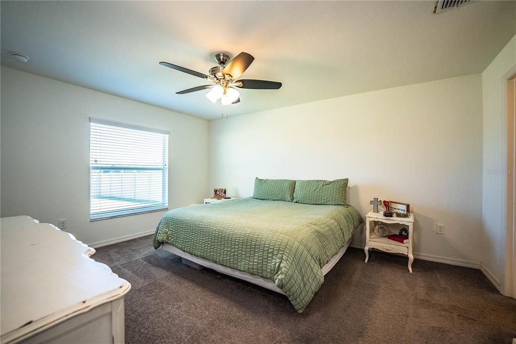 合同活跃: $314,500 (4 贝兹, 2 浴室, 1847 平方英尺)