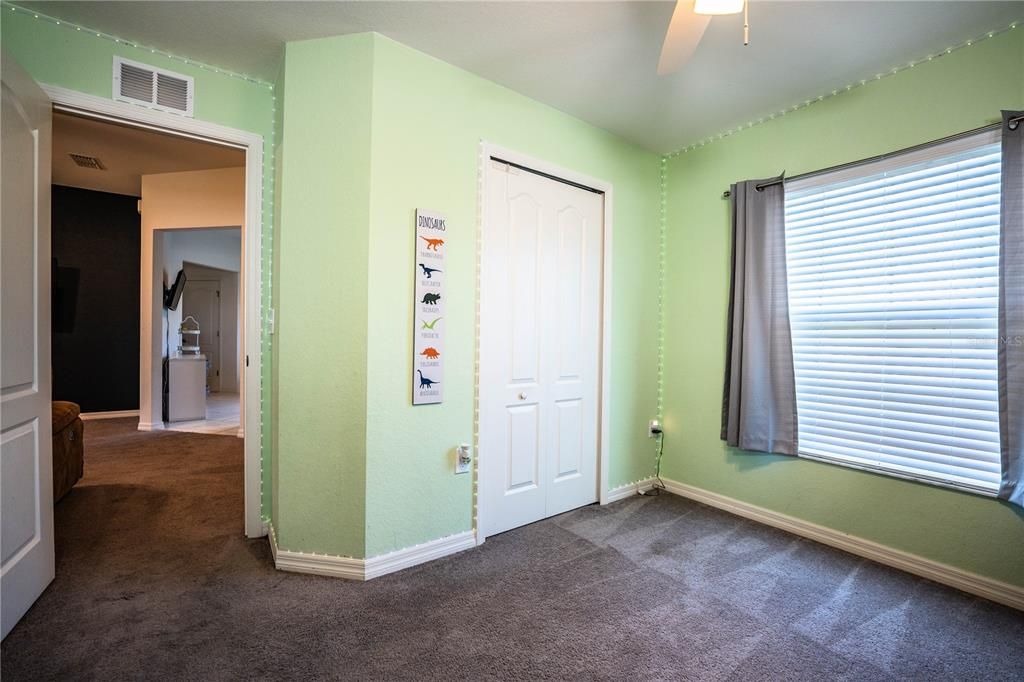 合同活跃: $314,500 (4 贝兹, 2 浴室, 1847 平方英尺)