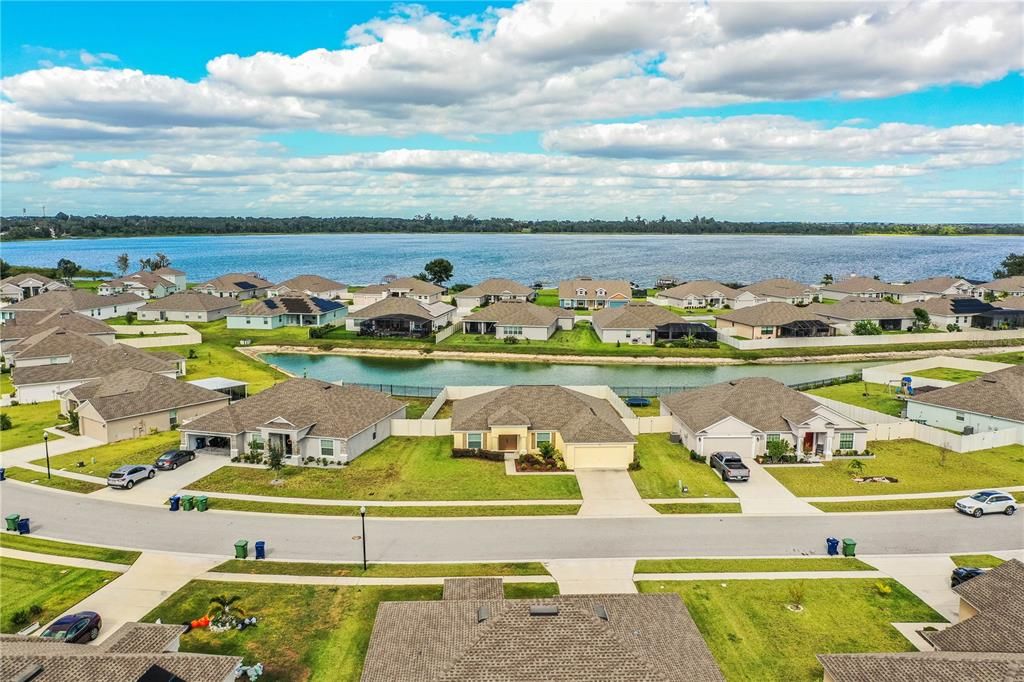 合同活跃: $314,500 (4 贝兹, 2 浴室, 1847 平方英尺)