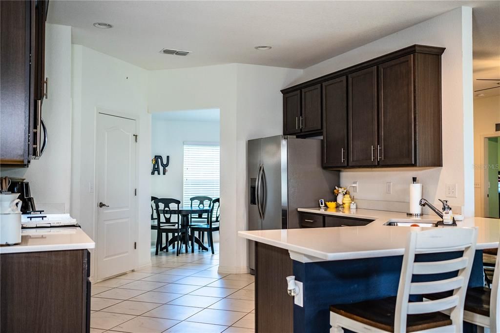 合同活跃: $314,500 (4 贝兹, 2 浴室, 1847 平方英尺)