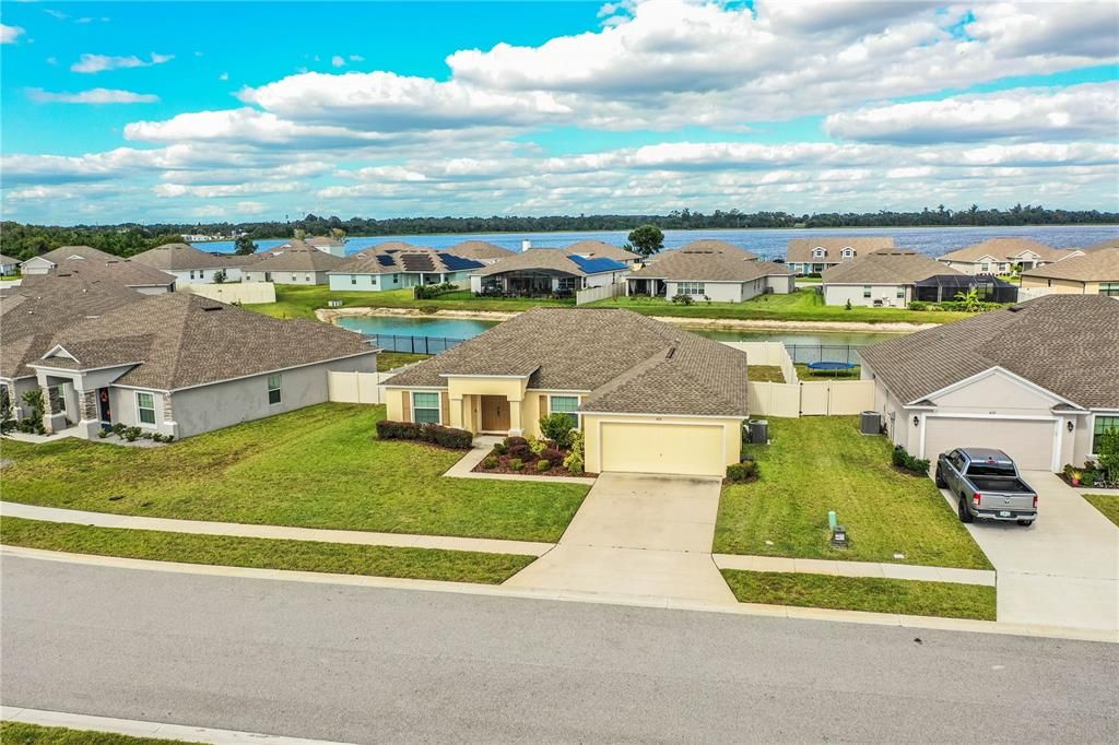 合同活跃: $314,500 (4 贝兹, 2 浴室, 1847 平方英尺)