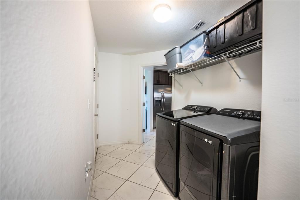 合同活跃: $314,500 (4 贝兹, 2 浴室, 1847 平方英尺)