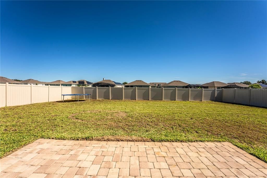 合同活跃: $314,500 (4 贝兹, 2 浴室, 1847 平方英尺)