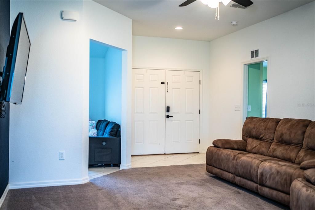 合同活跃: $314,500 (4 贝兹, 2 浴室, 1847 平方英尺)