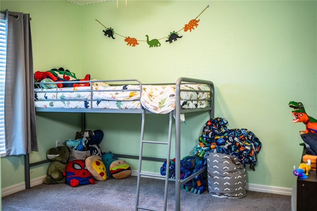 合同活跃: $314,500 (4 贝兹, 2 浴室, 1847 平方英尺)