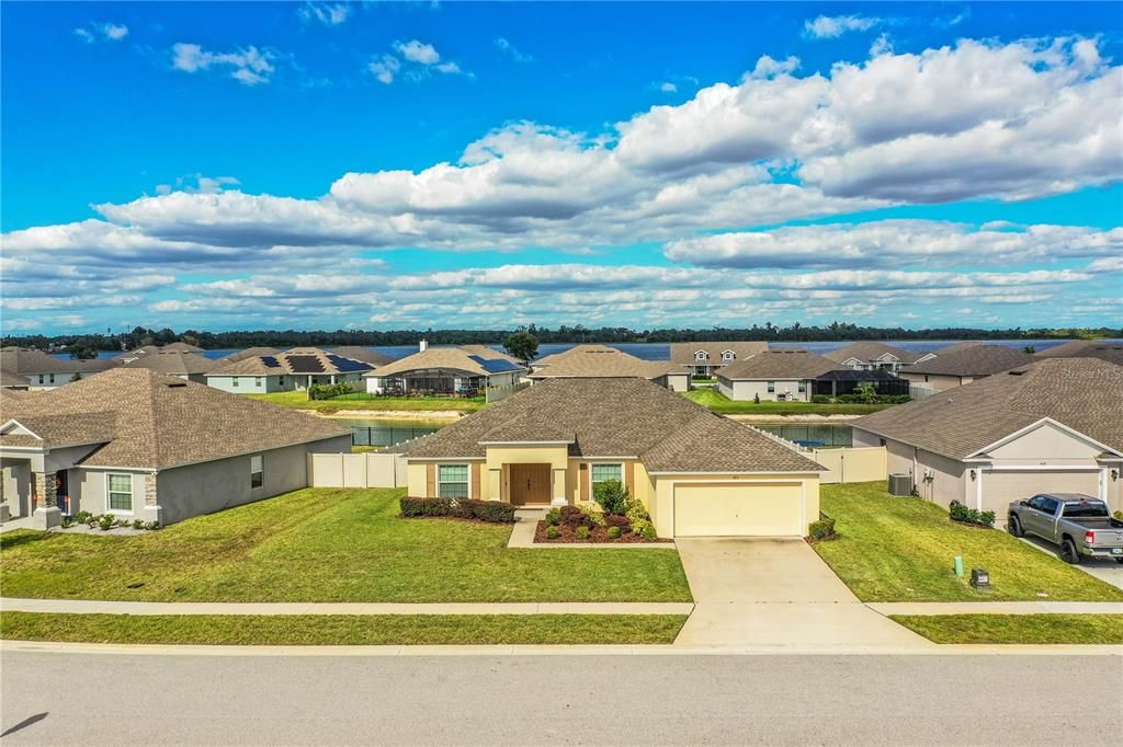 合同活跃: $314,500 (4 贝兹, 2 浴室, 1847 平方英尺)