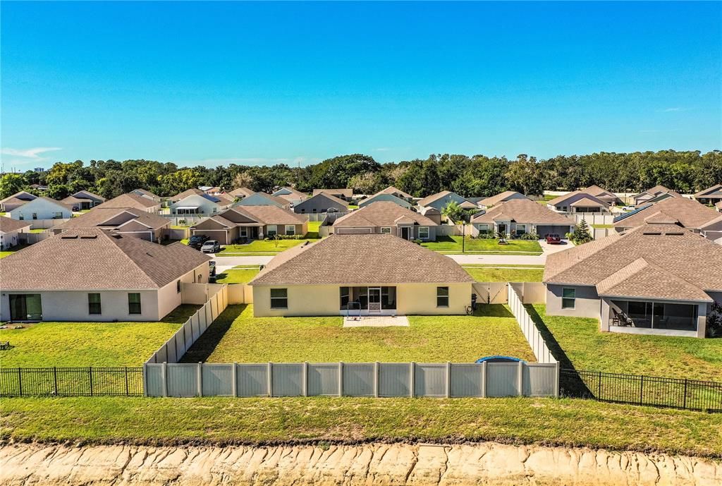 合同活跃: $314,500 (4 贝兹, 2 浴室, 1847 平方英尺)