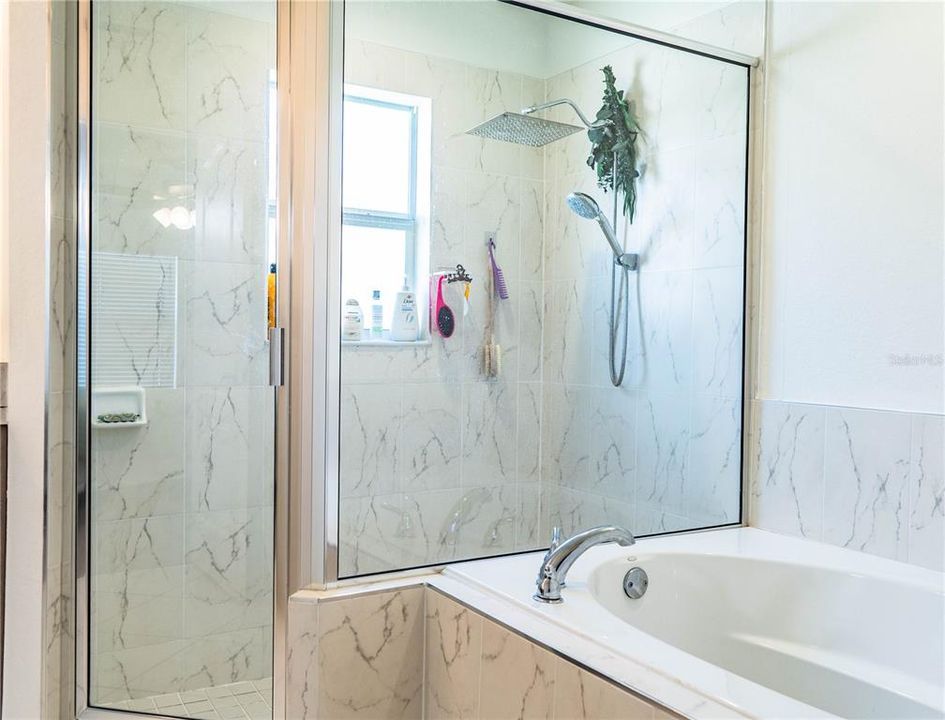 合同活跃: $314,500 (4 贝兹, 2 浴室, 1847 平方英尺)