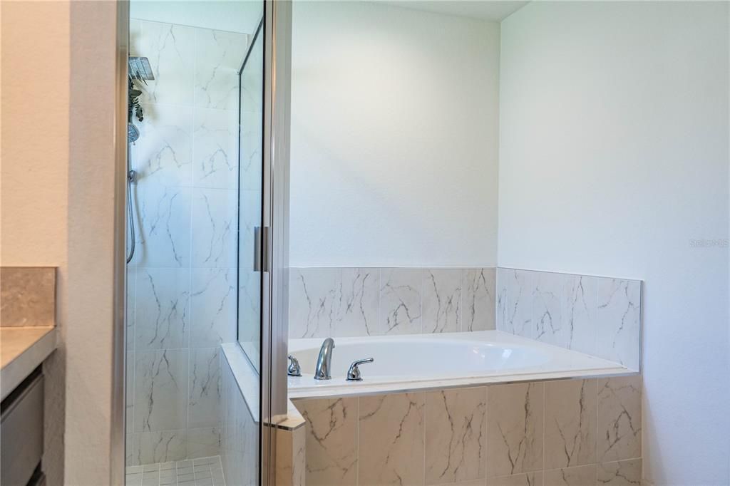 合同活跃: $314,500 (4 贝兹, 2 浴室, 1847 平方英尺)