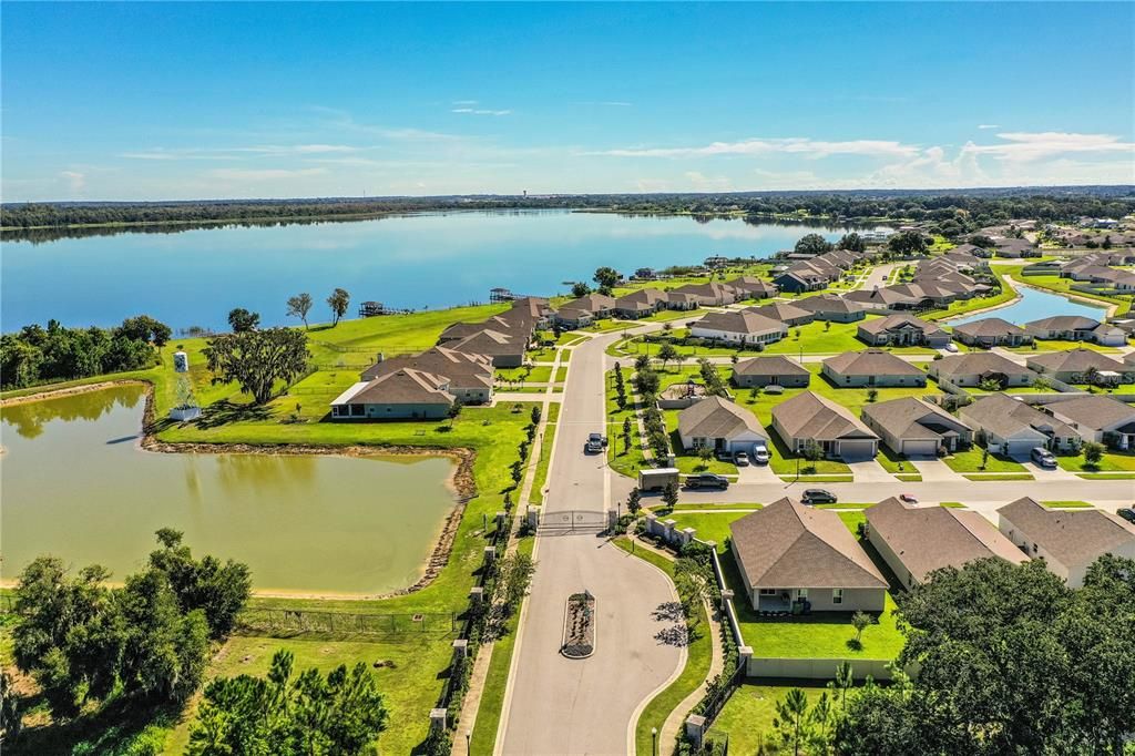 合同活跃: $314,500 (4 贝兹, 2 浴室, 1847 平方英尺)