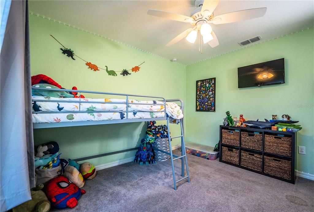 合同活跃: $314,500 (4 贝兹, 2 浴室, 1847 平方英尺)