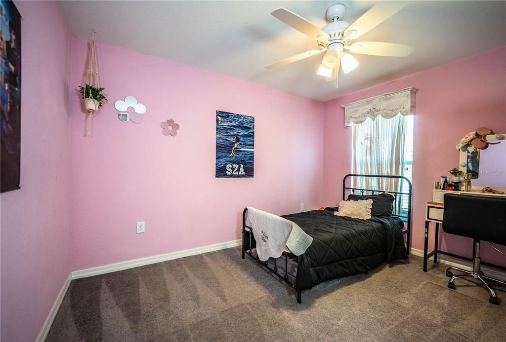 合同活跃: $314,500 (4 贝兹, 2 浴室, 1847 平方英尺)