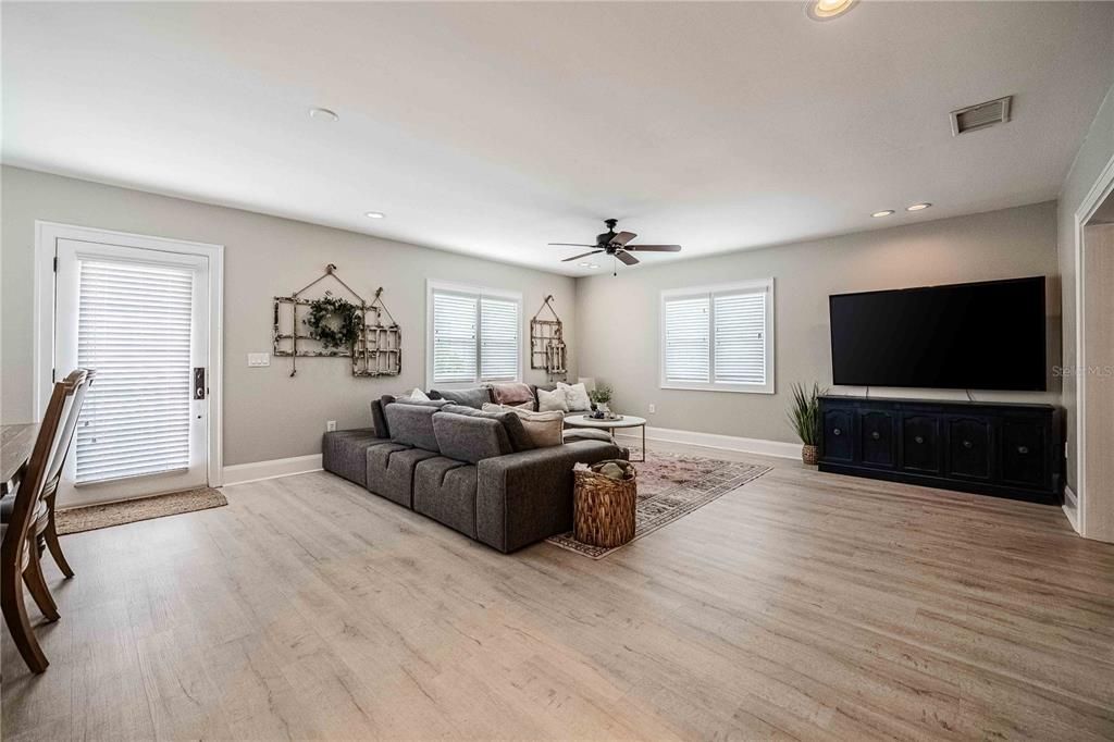 Active With Contract: $489,000 (3 beds, 2 baths, 1904 Square Feet)