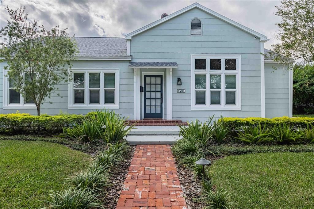 Active With Contract: $489,000 (3 beds, 2 baths, 1904 Square Feet)