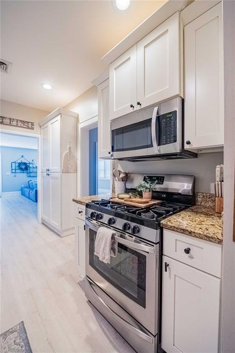 Active With Contract: $489,000 (3 beds, 2 baths, 1904 Square Feet)