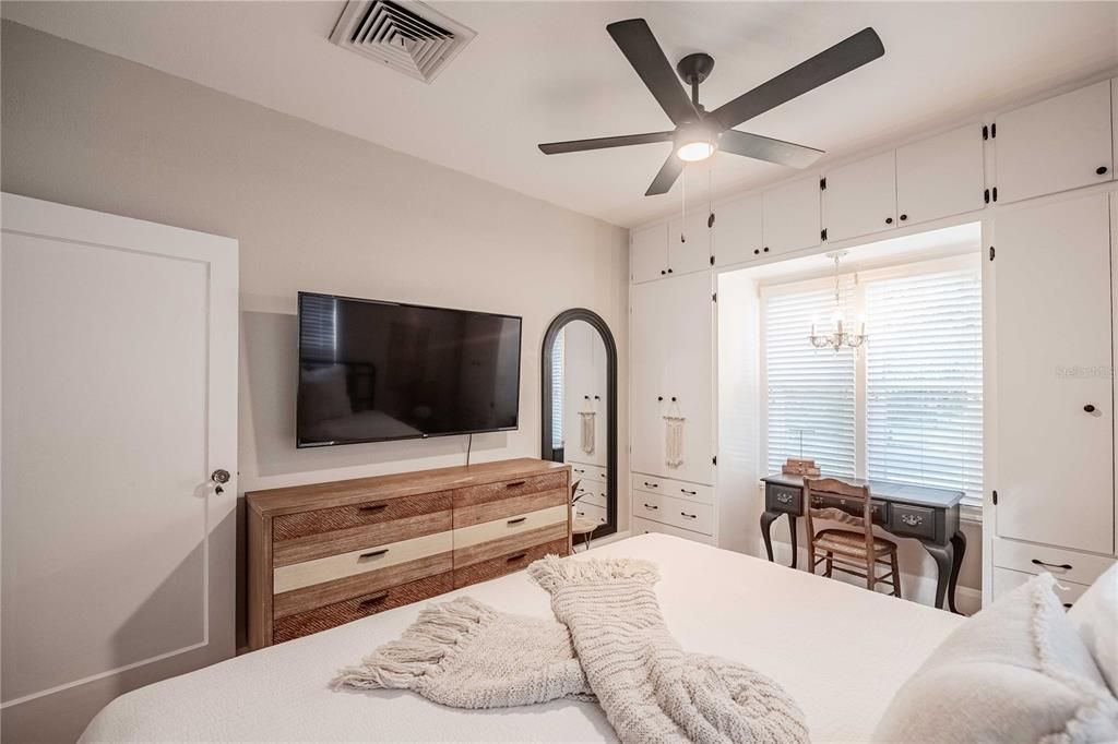 Active With Contract: $489,000 (3 beds, 2 baths, 1904 Square Feet)