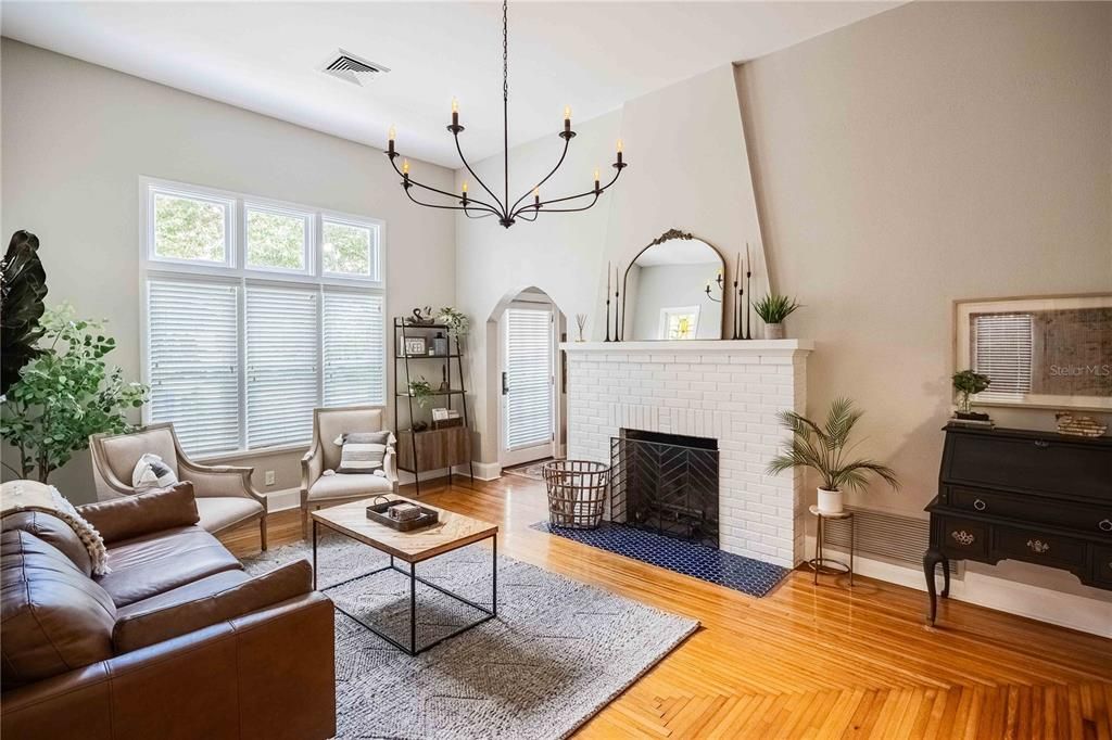 Active With Contract: $489,000 (3 beds, 2 baths, 1904 Square Feet)