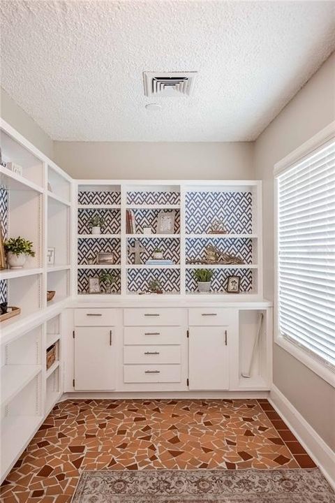 Active With Contract: $489,000 (3 beds, 2 baths, 1904 Square Feet)