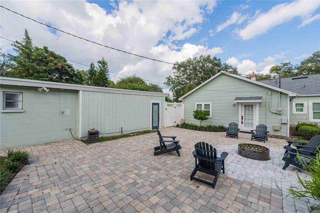 Active With Contract: $489,000 (3 beds, 2 baths, 1904 Square Feet)