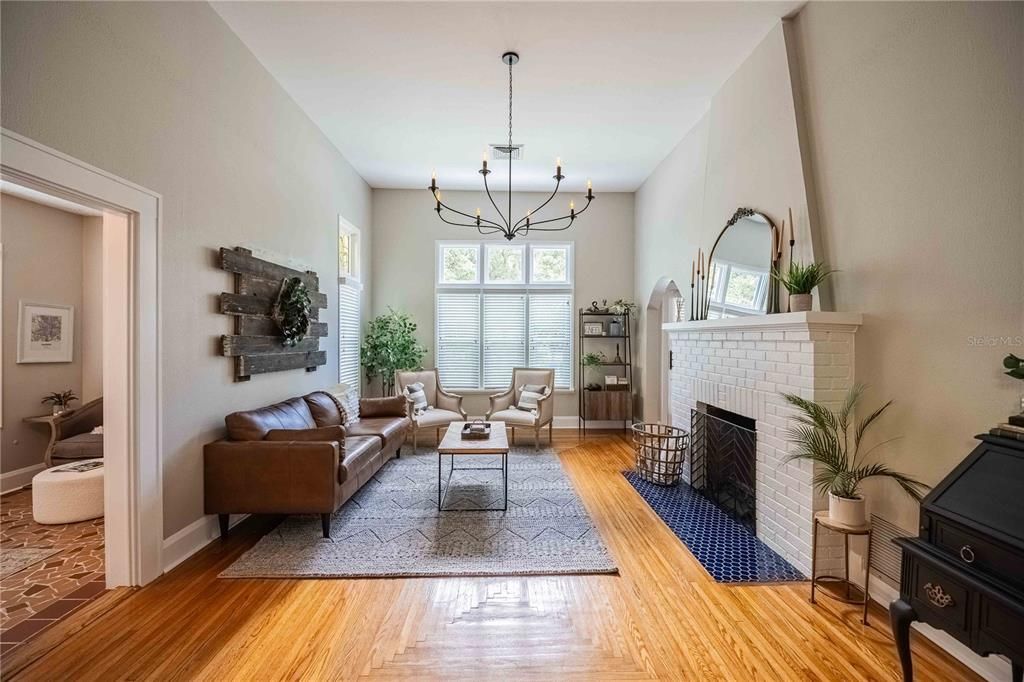 Active With Contract: $489,000 (3 beds, 2 baths, 1904 Square Feet)