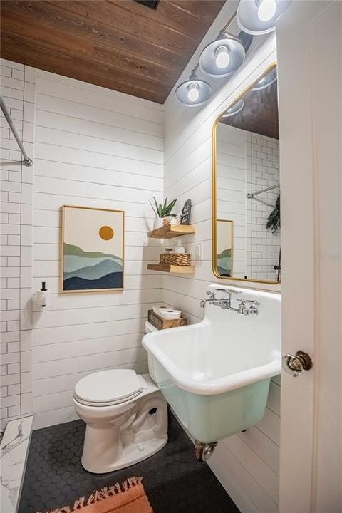 Active With Contract: $489,000 (3 beds, 2 baths, 1904 Square Feet)