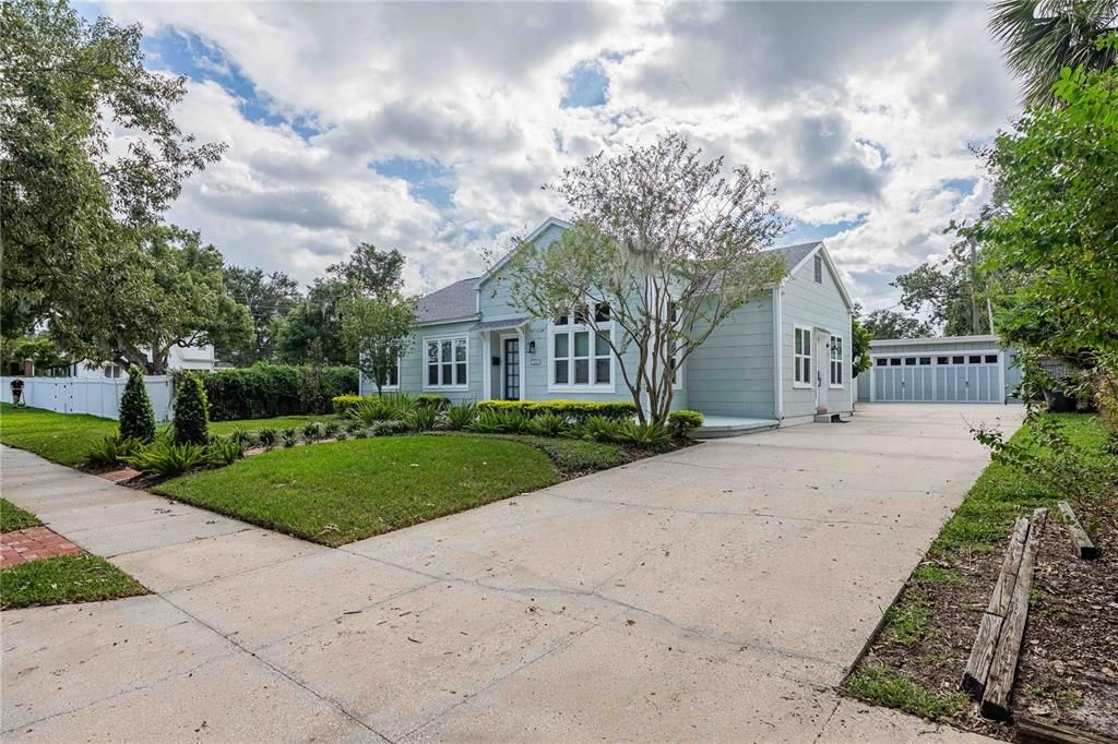 Active With Contract: $489,000 (3 beds, 2 baths, 1904 Square Feet)