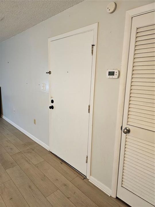 Active With Contract: $95,000 (1 beds, 1 baths, 638 Square Feet)