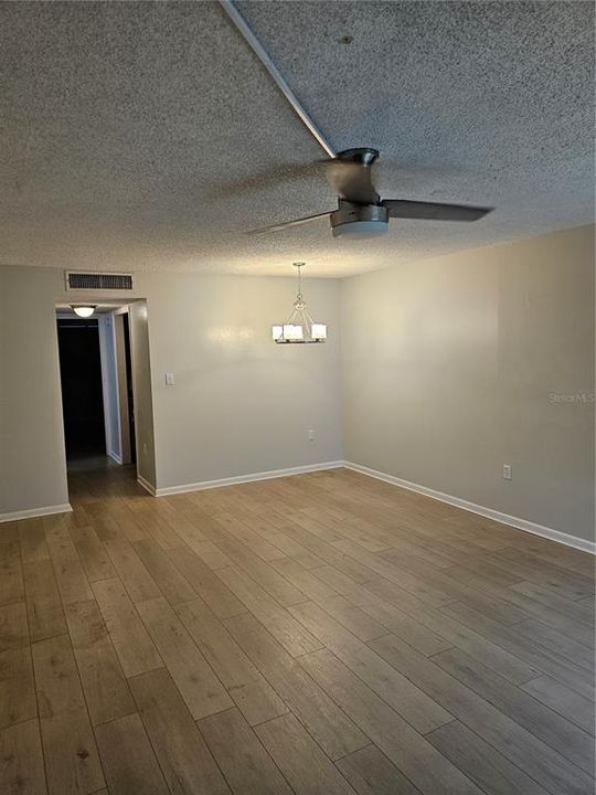 Active With Contract: $95,000 (1 beds, 1 baths, 638 Square Feet)