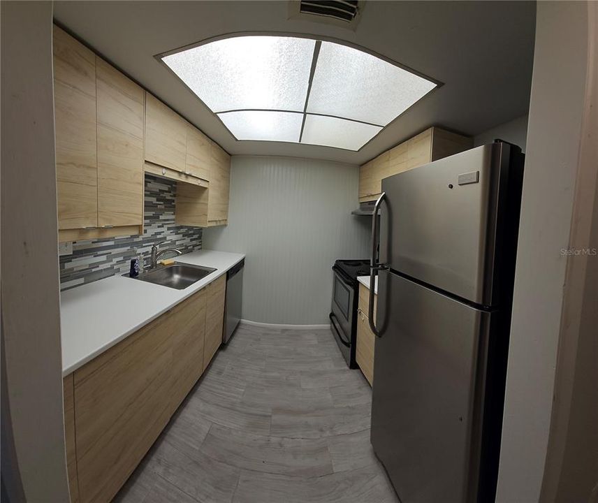 Active With Contract: $95,000 (1 beds, 1 baths, 638 Square Feet)