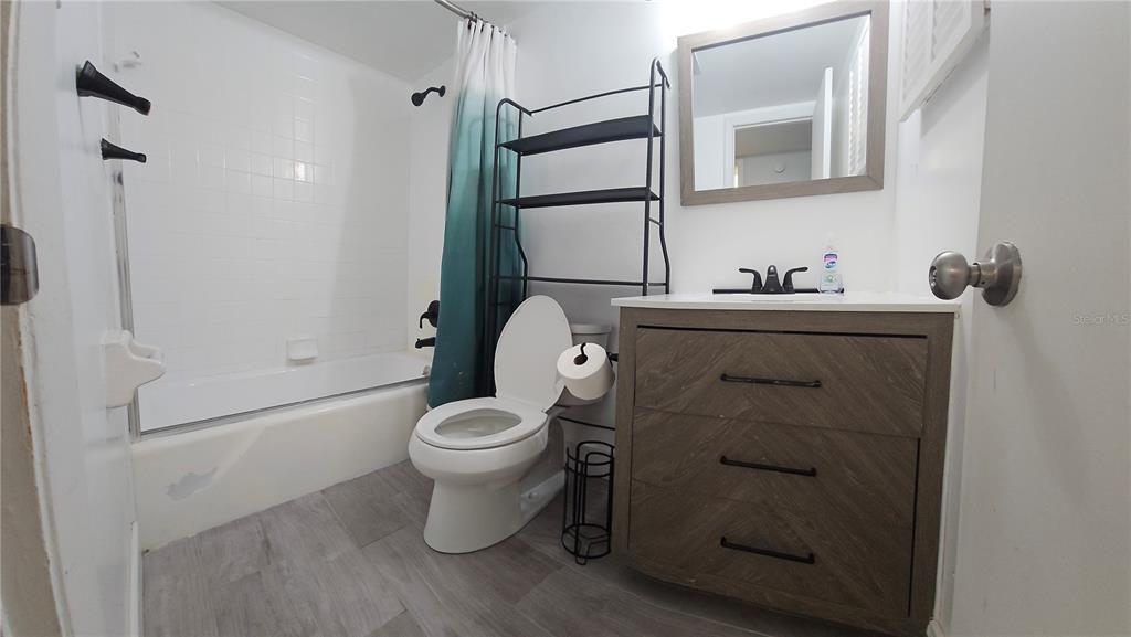 Active With Contract: $95,000 (1 beds, 1 baths, 638 Square Feet)