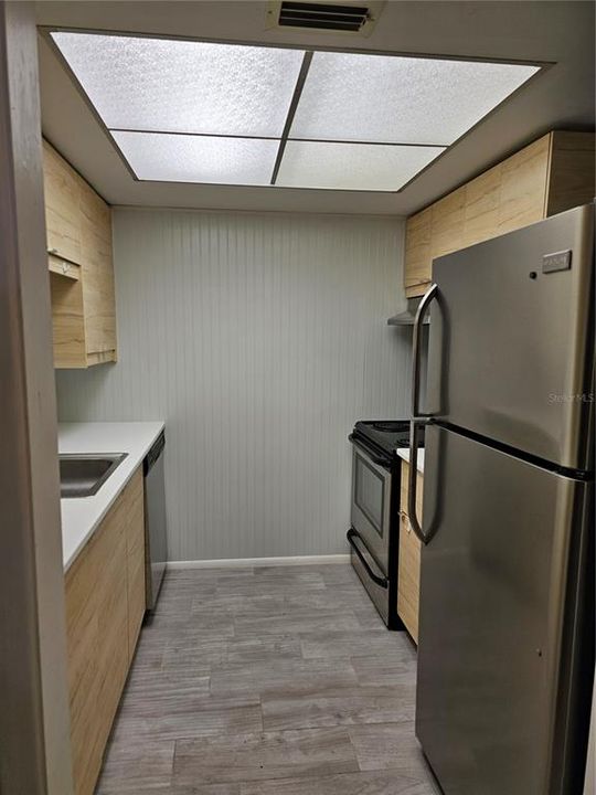 Active With Contract: $95,000 (1 beds, 1 baths, 638 Square Feet)
