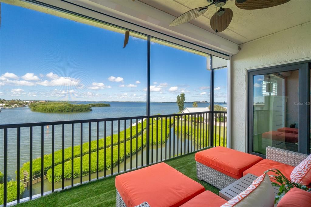 Active With Contract: $364,500 (2 beds, 2 baths, 1350 Square Feet)