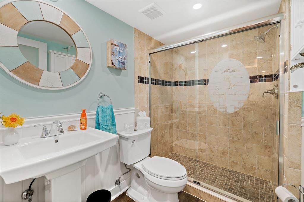 Active With Contract: $364,500 (2 beds, 2 baths, 1350 Square Feet)