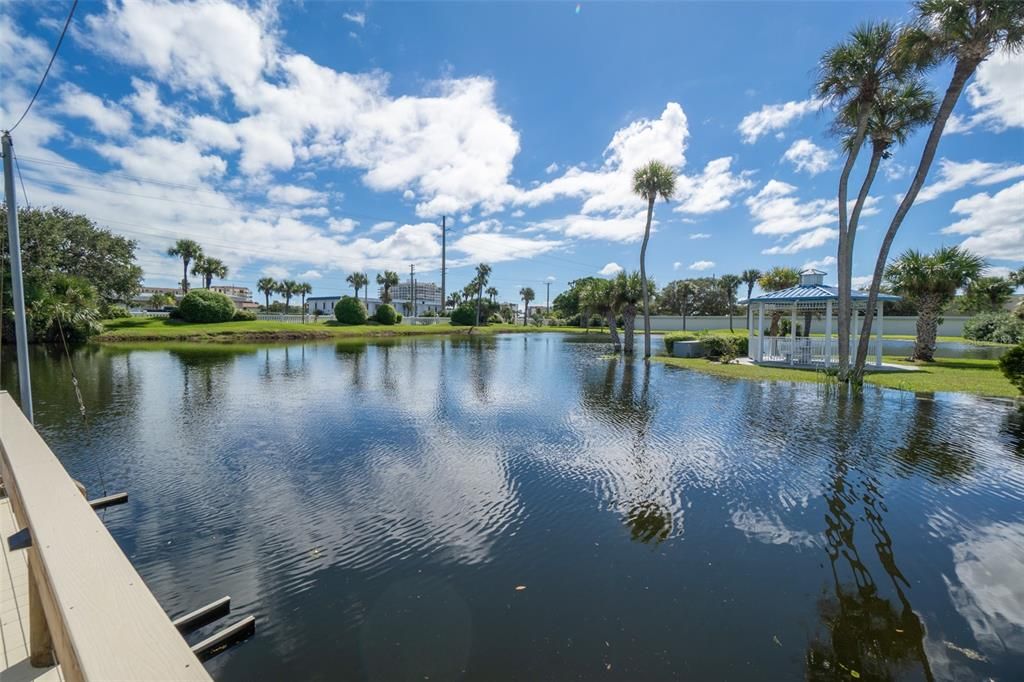 Active With Contract: $364,500 (2 beds, 2 baths, 1350 Square Feet)