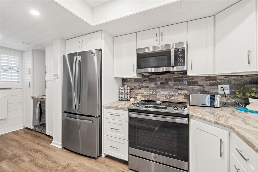 Active With Contract: $364,500 (2 beds, 2 baths, 1350 Square Feet)