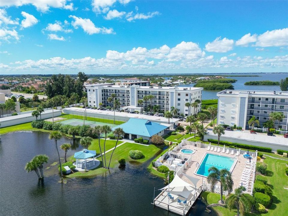 Active With Contract: $364,500 (2 beds, 2 baths, 1350 Square Feet)