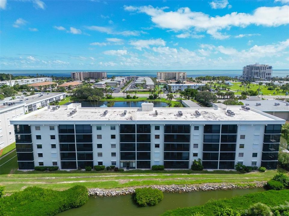 Active With Contract: $364,500 (2 beds, 2 baths, 1350 Square Feet)