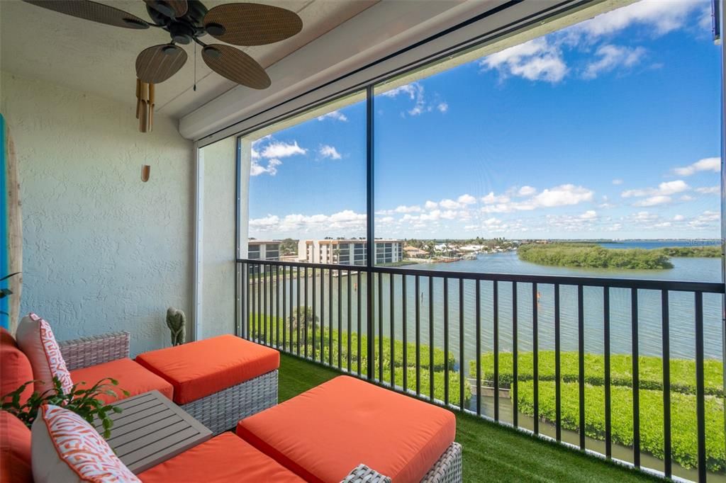 Active With Contract: $364,500 (2 beds, 2 baths, 1350 Square Feet)