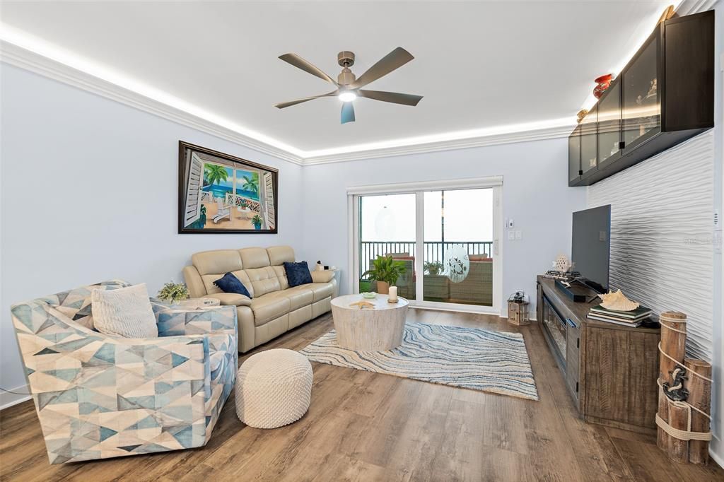 Active With Contract: $364,500 (2 beds, 2 baths, 1350 Square Feet)