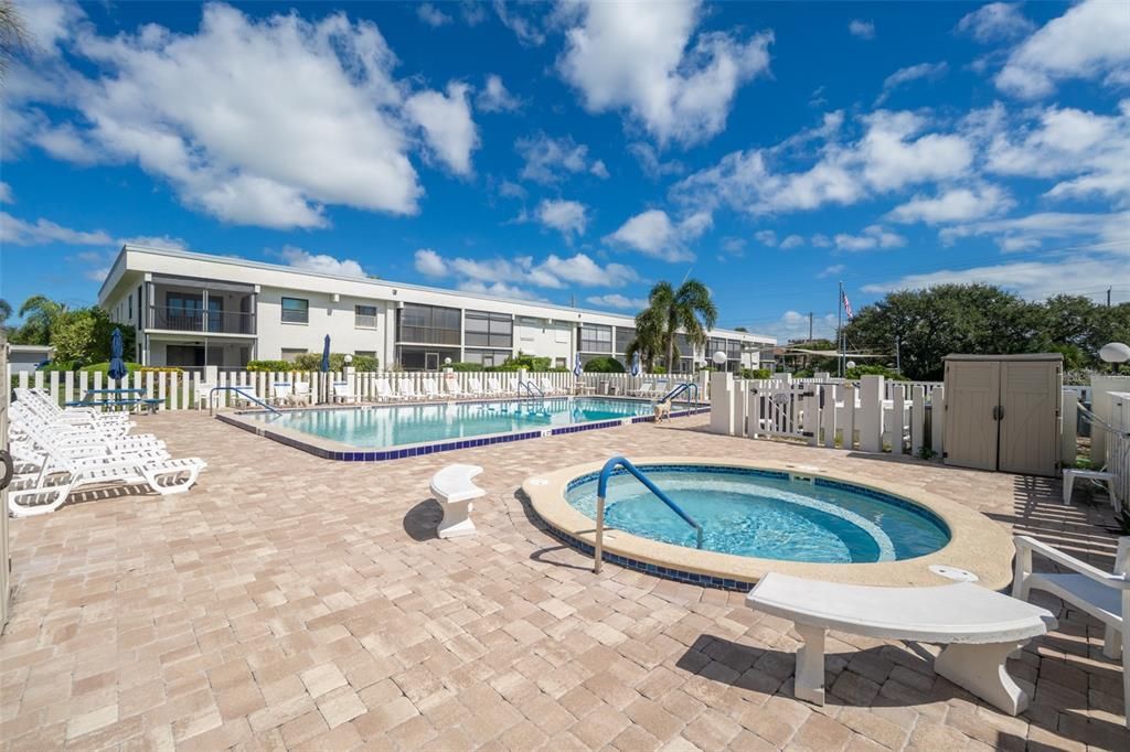 Active With Contract: $364,500 (2 beds, 2 baths, 1350 Square Feet)