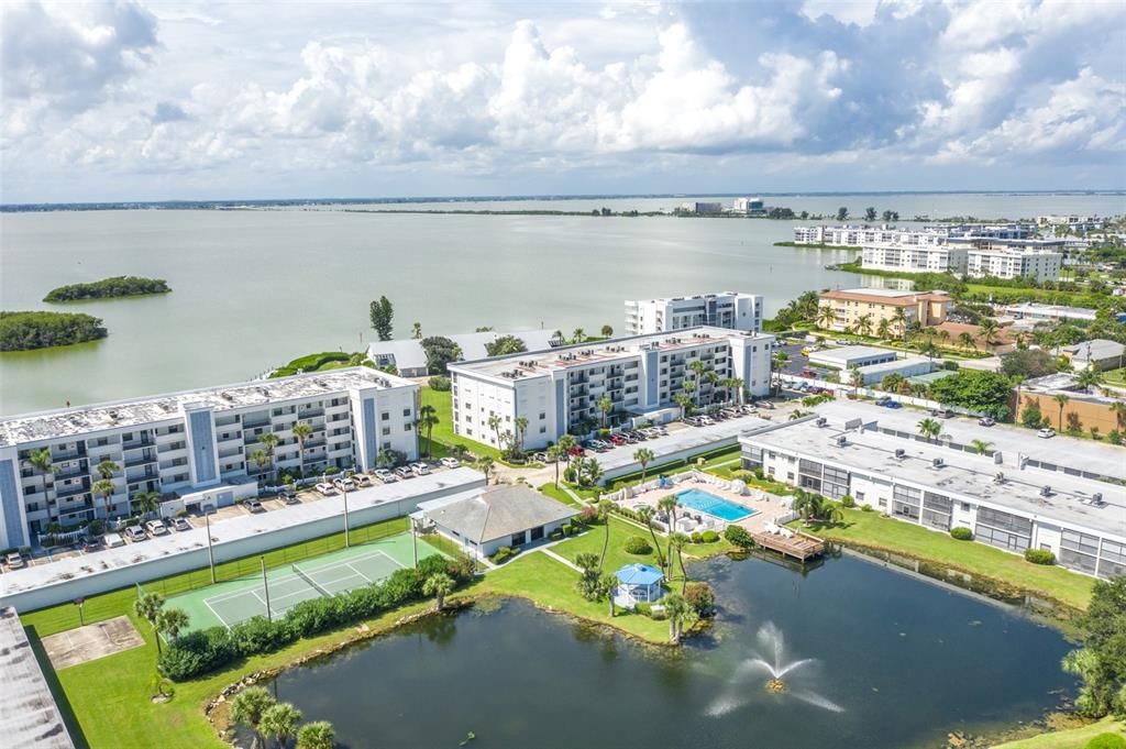 Active With Contract: $364,500 (2 beds, 2 baths, 1350 Square Feet)