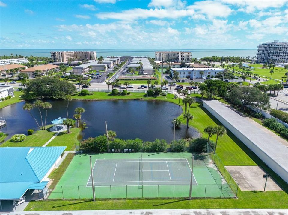 Active With Contract: $364,500 (2 beds, 2 baths, 1350 Square Feet)