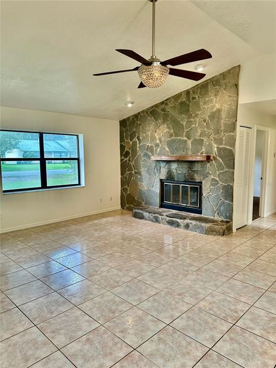 Active With Contract: $1,650 (3 beds, 2 baths, 1300 Square Feet)