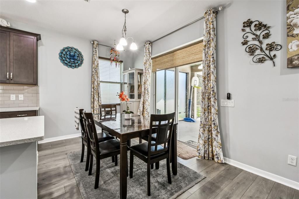 合同活跃: $540,000 (4 贝兹, 3 浴室, 2641 平方英尺)